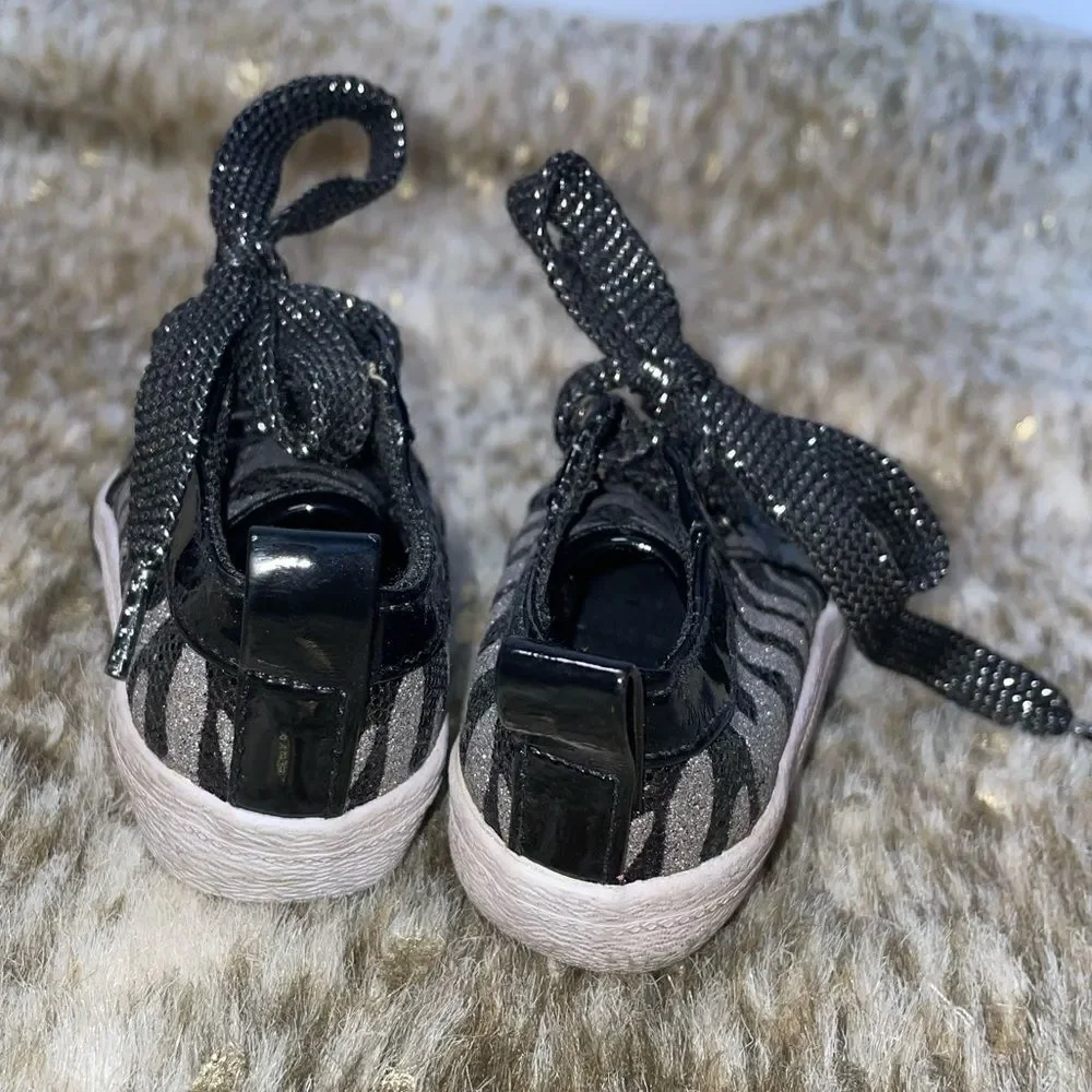 5 for $25🔥Koala Kids‎ Silver Zebra Striped Sneakers Girls Size 3